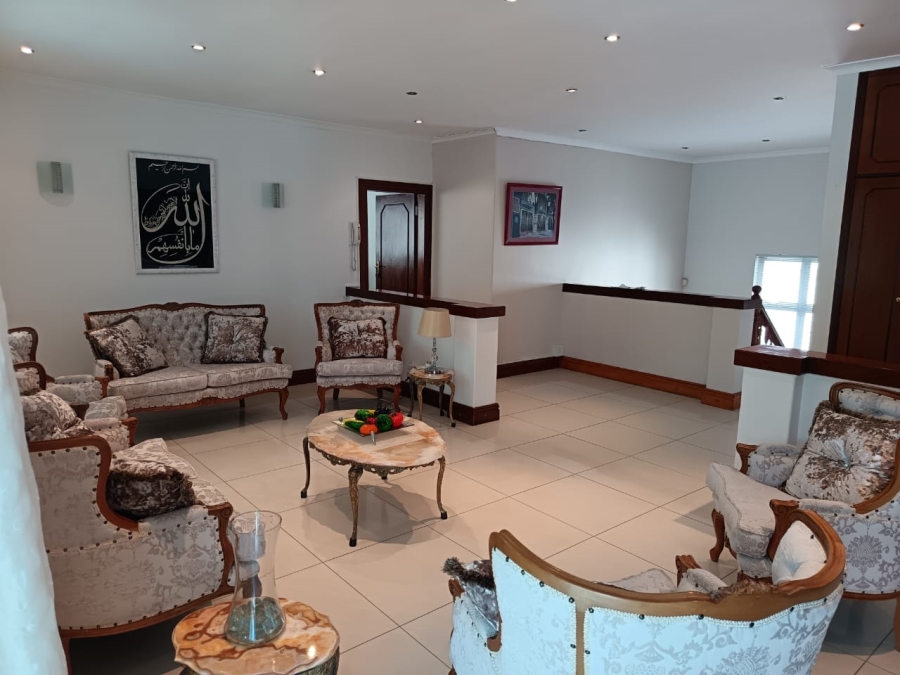 6 Bedroom Property for Sale in Athlone Western Cape